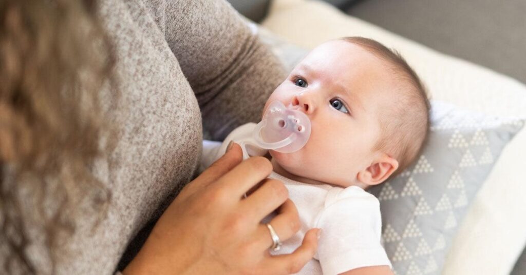 مقایسه پستانک سیلیکونی و لاتکس نوزاد